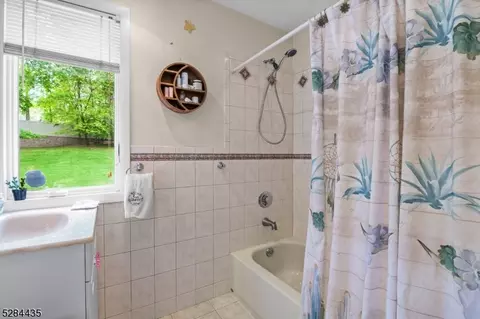 586 Terhune Dr, Wayne, NJ 07470 photo 32