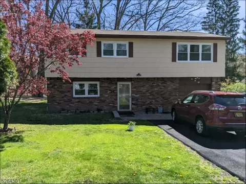 123 Brown Trl, Hopatcong, NJ 07843