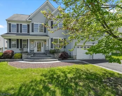 49 Treetops Cir, Princeton, NJ 08540