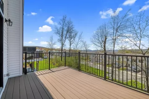 7 Meadow Rose Ct, Hackettstown, NJ 07840