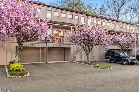 1041 Stephanie Dr, Caldwell, NJ 07006