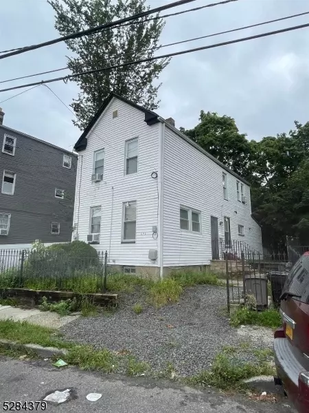 592 S 12th St, Newark, NJ 07103