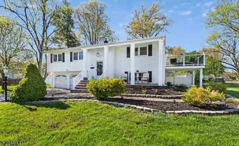1 Evergreen Dr, Lincoln Park, NJ 07035