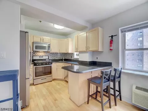 70 S Munn Ave #614, East Orange, NJ 07018