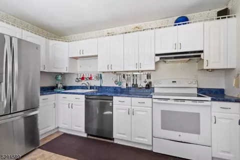 4 Deer Path, Washington Twp, NJ 07853 photo 9