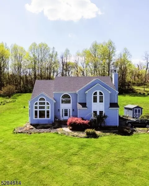 6 Woodhouse Way, Washington, NJ 07882