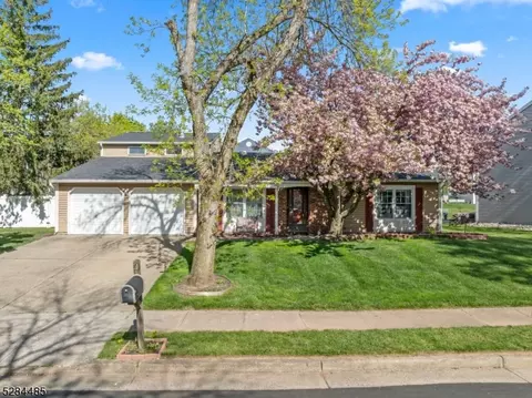 2 Lavender Dr, Edison, NJ 08820