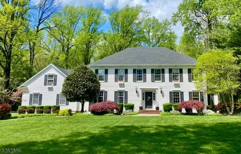 8 Geiger Ln, Warren, NJ 07059
