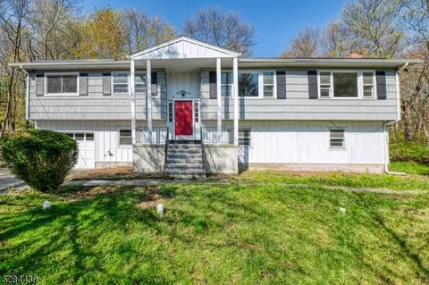 625 Snake Den Rd, West Milford, NJ 07480
