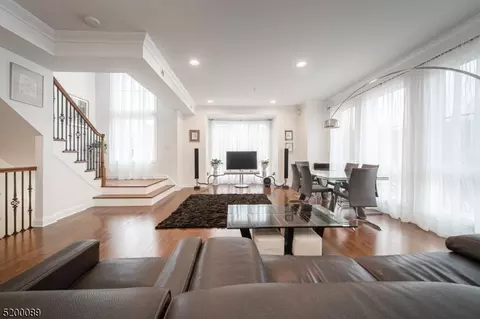 11 Washington Pl #201, Cliffside Park, NJ 07010