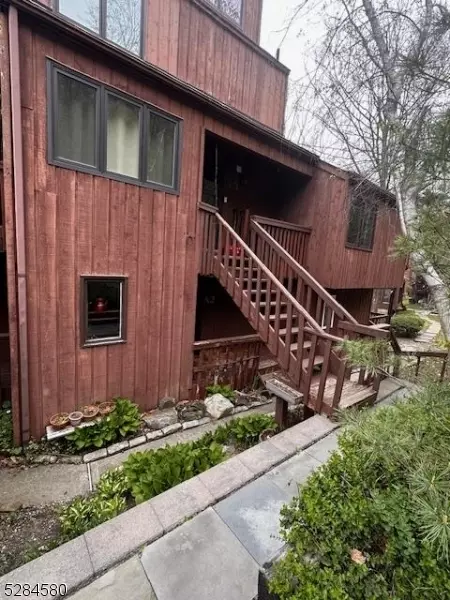 11 Village Way UNIT A2, Vernon, NJ 07462