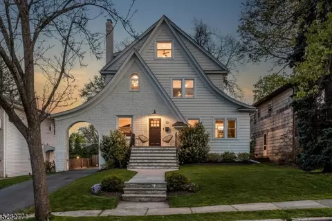 22 Ball Ter, Maplewood, NJ 07040
