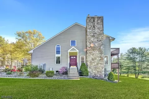 21 Pinehurst Dr, Washington, NJ 07882