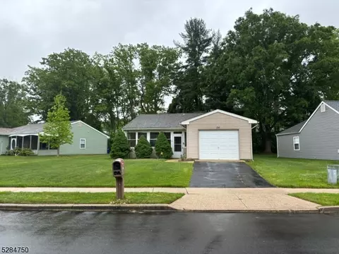 28 Saint Davids Pl, Southampton, NJ 08088