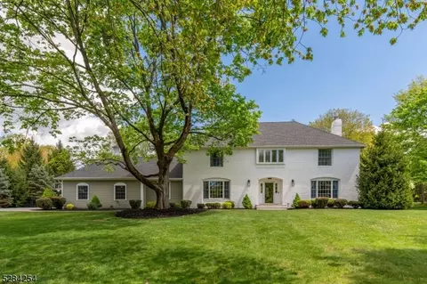 92 Victoria Dr, Bernards, NJ 07920