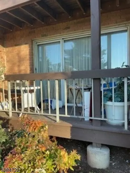 16 Deanna Dr, Hillsborough, NJ 08844