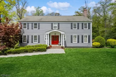 38 Rolling Hill Dr, Morristown, NJ 07960