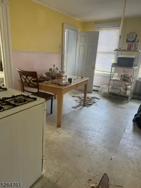 153 E Jersey St, Elizabeth City, NJ 07206