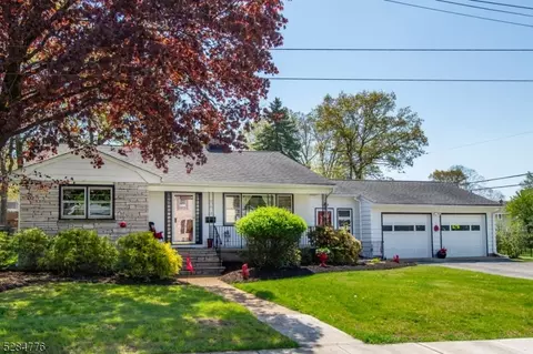 22 Lafayette St, Wharton, NJ 07885