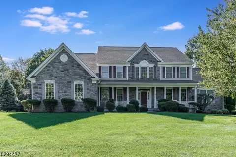 9 Setting Sun Dr, Washington Twp, NJ 07853
