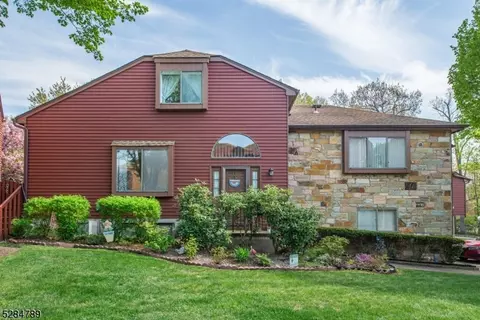4 Fox Hunt Dr, Rockaway, NJ 07866