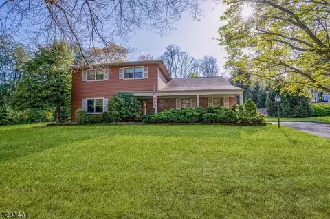 4 Paula Ct, Morristown, NJ 07960