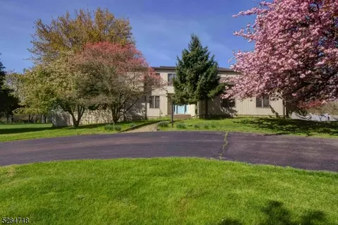 1 Laurelton Trl, Flemington, NJ 08822