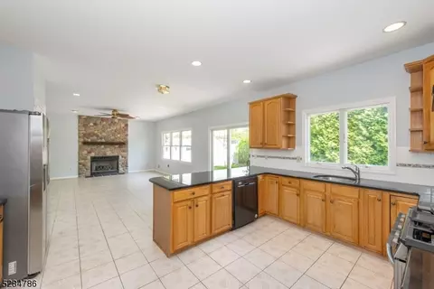 345 Hoover Ave, Edison, NJ 08837 photo 10