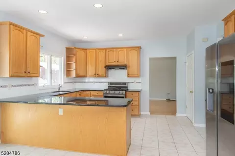 345 Hoover Ave, Edison, NJ 08837 photo 13