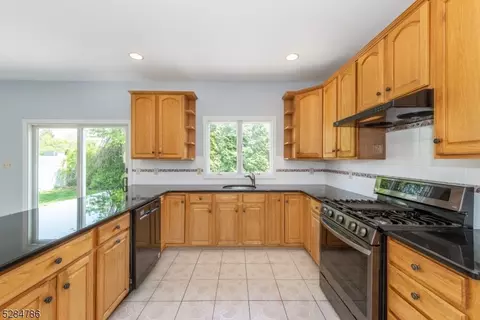 345 Hoover Ave, Edison, NJ 08837 photo 9