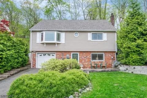 186 Skyline Lake Dr, Ringwood, NJ 07456