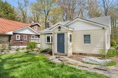 81 Tamarack Trl, Hardyston, NJ 07460
