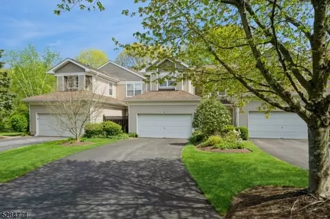 19 Aspen Ct, Hamburg, NJ 07419