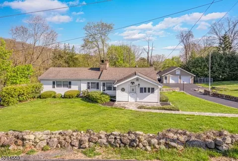 42 Mountainside Ave, Hardyston, NJ 07460