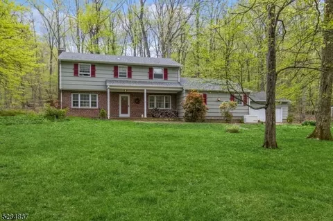 24 Berkshire Dr, Warren, NJ 07059