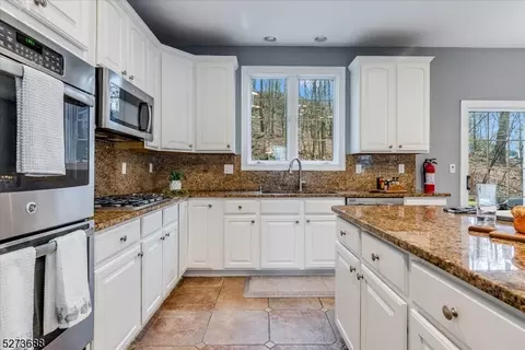 29 Vista Trl, Wayne, NJ 07470 photo 16