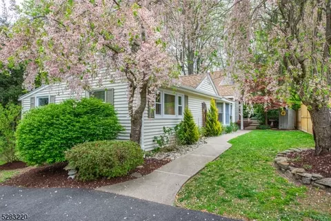 9 Whitty Rd, Kinnelon, NJ 07405