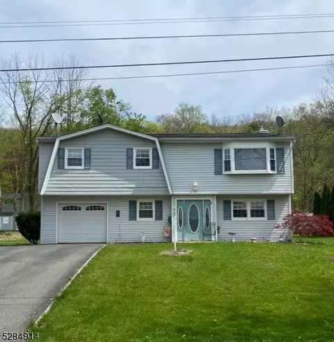 33 Lincoln Ave, Ogdensburg, NJ 07439