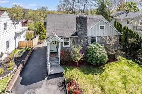 120 Beechwood Dr, Wayne, NJ 07470