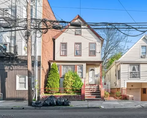 84 Center St, Clifton, NJ 07011