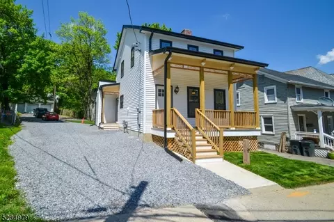 75 High St, Newton, NJ 07860