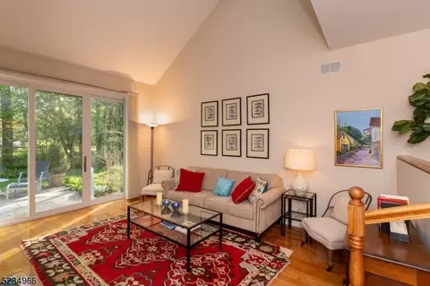 35 Sherwood Dr, Morristown, NJ 07960