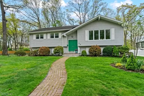 32 Hershey Rd, Wayne, NJ 07470