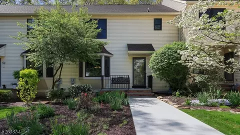210 Burlington Ct, Flemington, NJ 08822