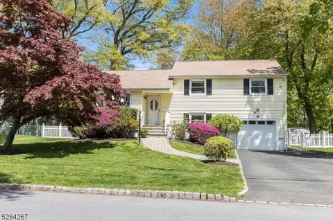 19 Washington Ct, Livingston, NJ 07039
