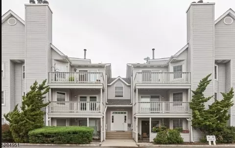 28 Crystal Ln, Paterson, NJ 07501