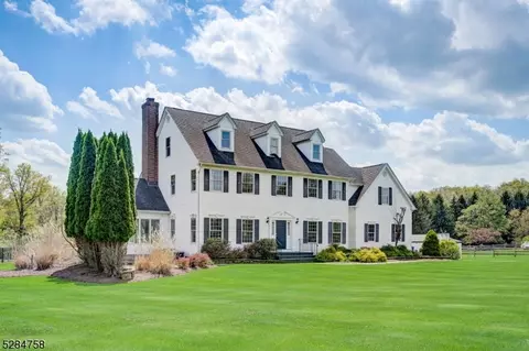 2 Manchester Ln, Kingwood Twp, NJ 08867