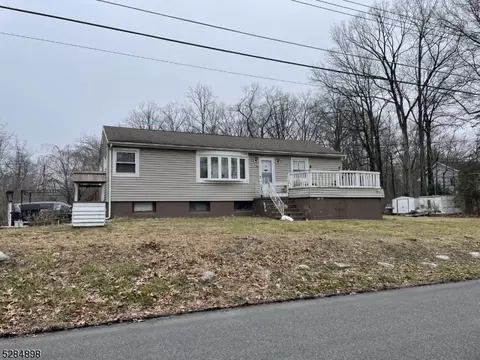 3 E Shore Dr, Newton, NJ 07860