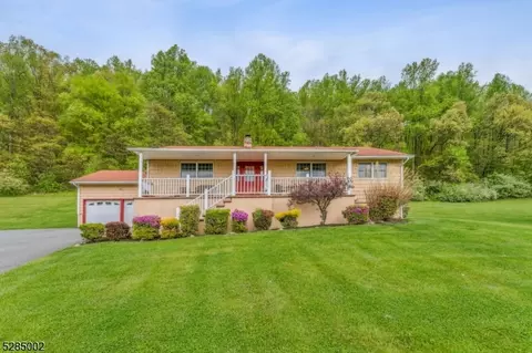 533 Rockport Rd, Hackettstown, NJ 07840