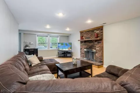 23 Meyer Rd, Edison, NJ 08817 photo 5